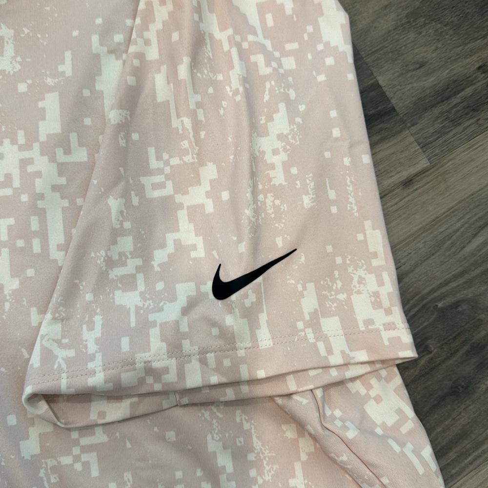 Nike - Picture 3 of 3